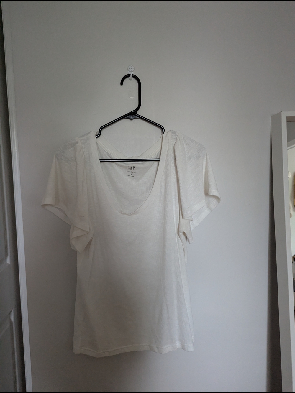 GAP Women's White Scoop Neck Short Sleeve Tee